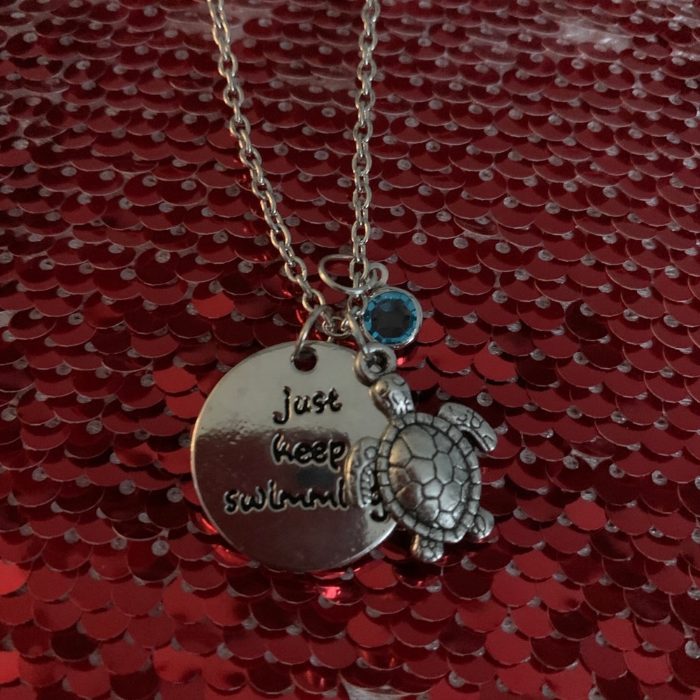 NWT silver tone necklace